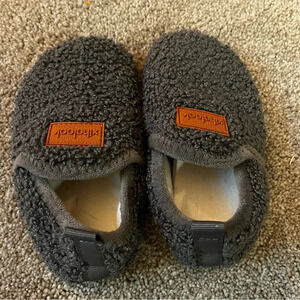Xihalook Toddler Rubber bottomed Gray Slippers- size toddler 6.5-7.5